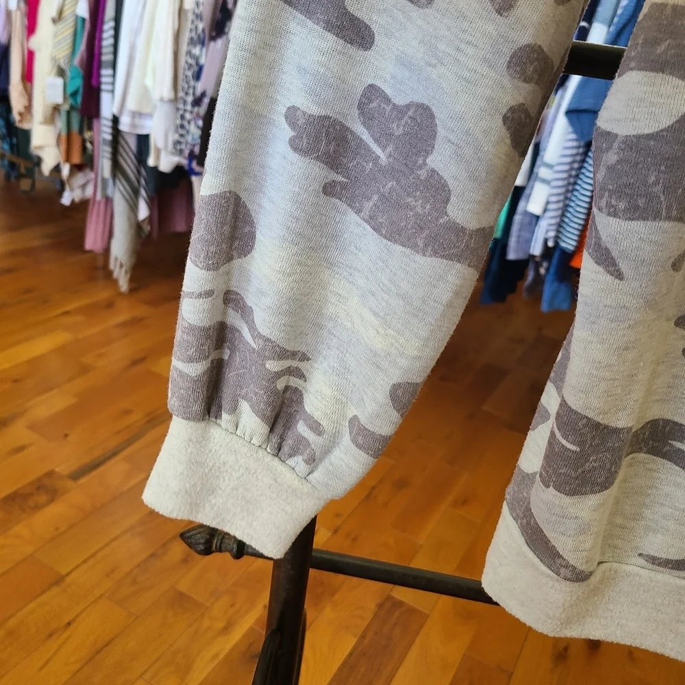 143 Story Camo Long Sleeve Shirt Size Small - Picture 3 of 5